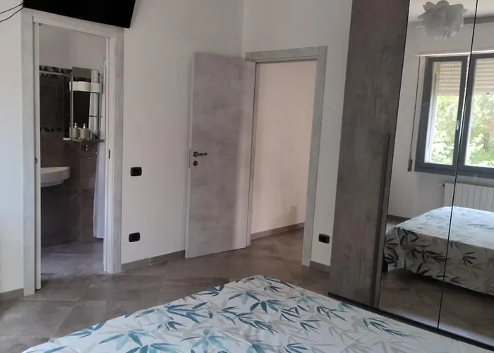 Apartment 5 Terre Italian Delight Black