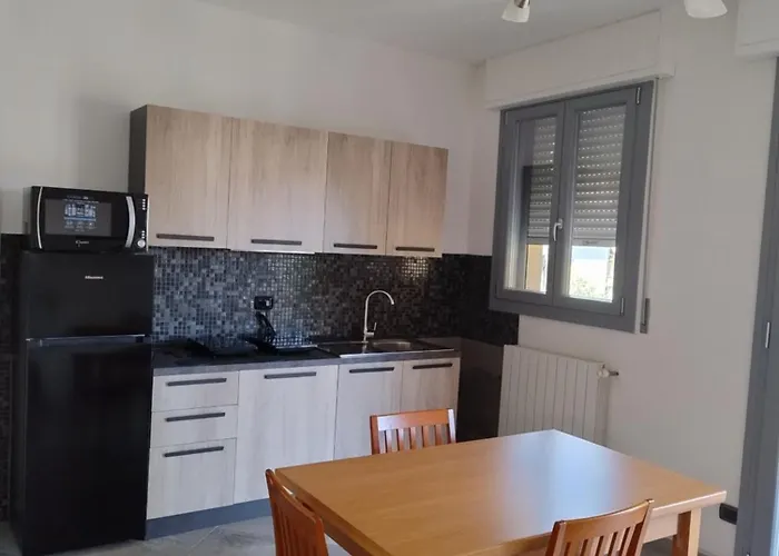 5 Terre Italian Delight Black Apartment *